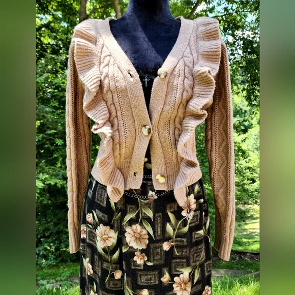 Button Up Ruffled Sweater ~ Nude/Cocoa Color NWOT - Picture 9 of 9